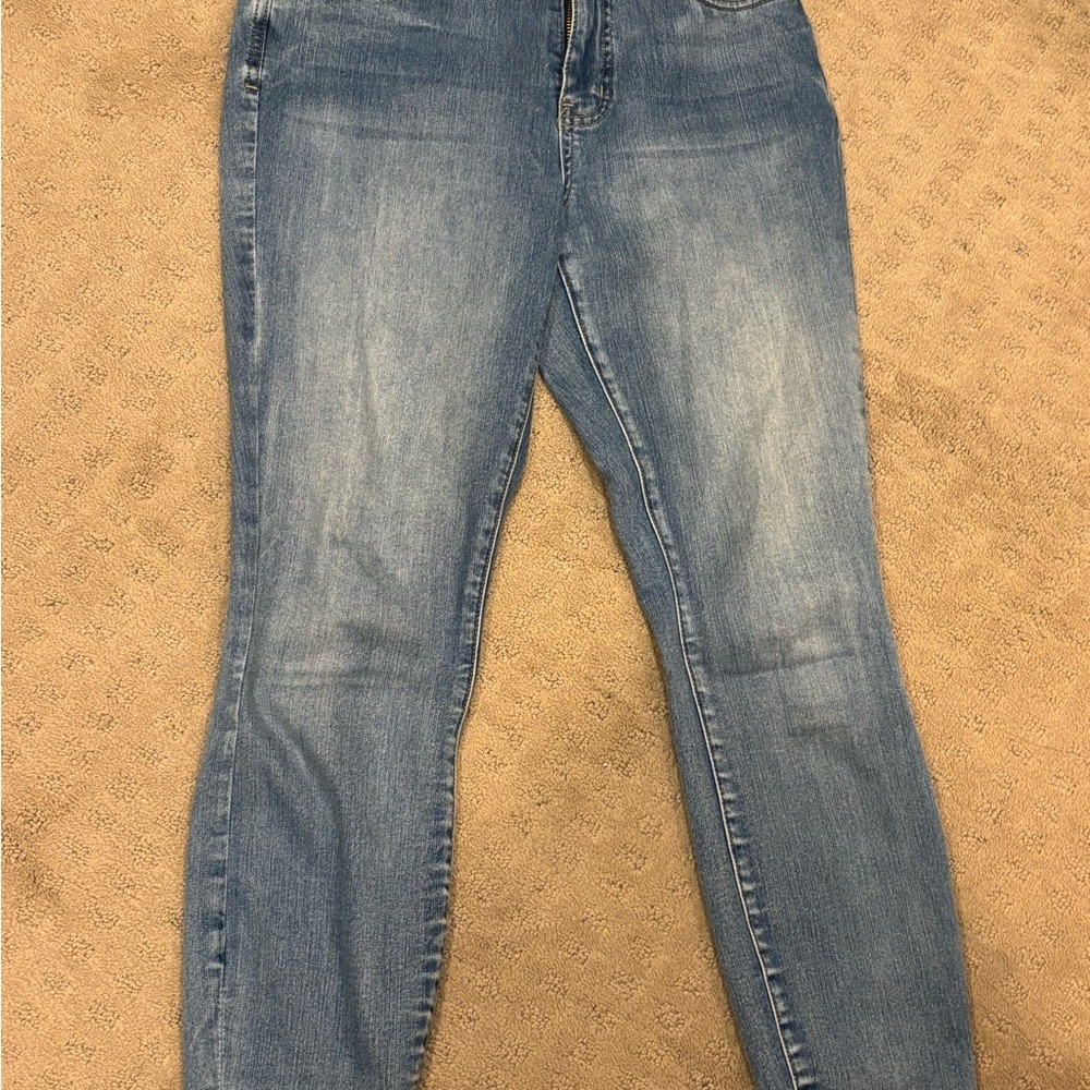 Maurices Everflex size 6 regular high rise Light Blue Skinny Jeans